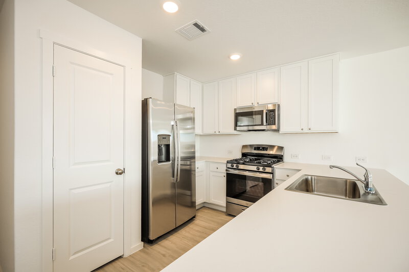 1,670/Mo, 3320 Mound Rdg New Braunfels, TX 78130 Kitchen View