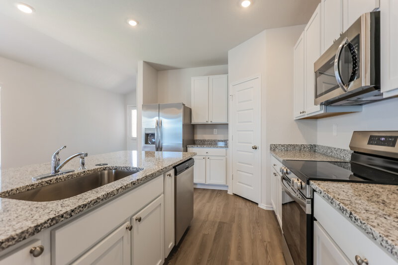1,525/Mo, 519 Roquefort St New Braunfels, TX 78130 Kitchen View 3