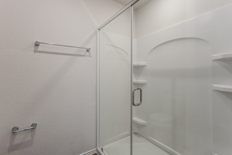 1,525/Mo, 519 Roquefort St New Braunfels, TX 78130 Main Bathroom View 2