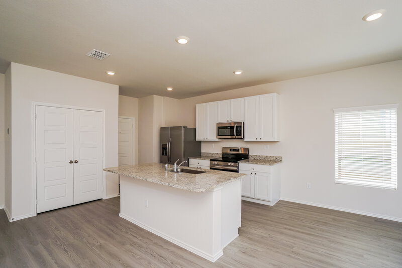 1,595/Mo, 132 Short Cake Aly San Antonio, TX 78253 Kitchen View