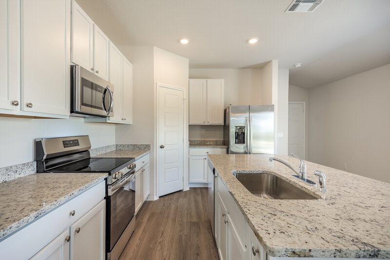 1,570/Mo, 255 Bailey Blf San Antonio, TX 78253 Kitchen View