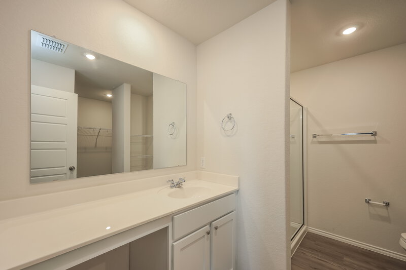 1,570/Mo, 255 Bailey Blf San Antonio, TX 78253 Main Bathroom View