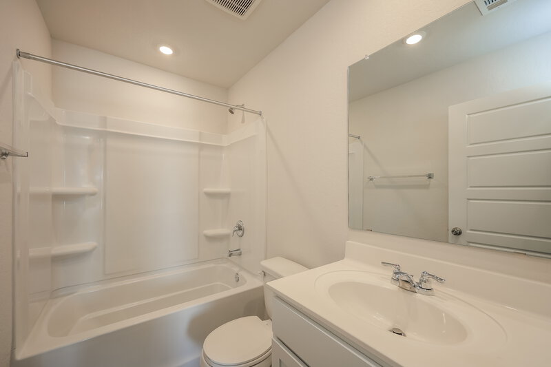 1,570/Mo, 255 Bailey Blf San Antonio, TX 78253 Bathroom View