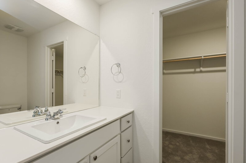 1,620/Mo, 449 Payton Pl Marion, TX 78124 Main Bathroom View 2