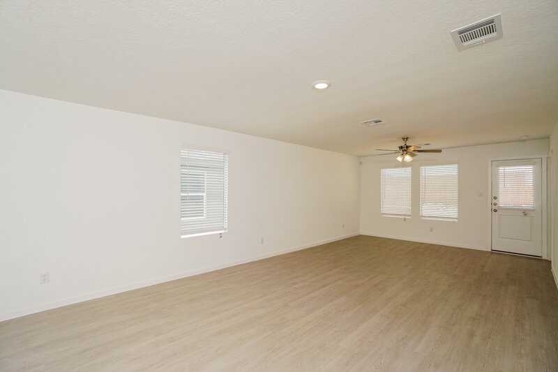 2,065/Mo, 461 Payton Pl Marion, TX 78124 Living Room View 2