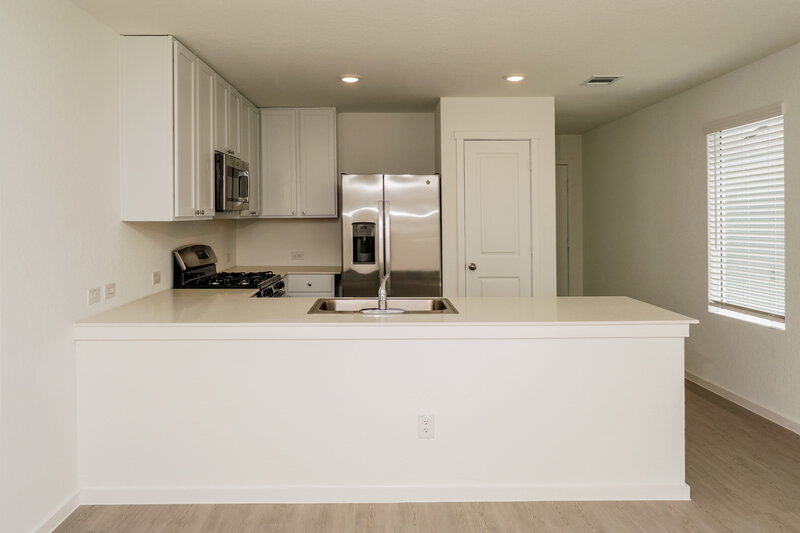 2,065/Mo, 461 Payton Pl Marion, TX 78124 Kitchen View 2