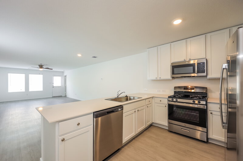 1,535/Mo, 433 Payton Pl Marion, TX 78124 Kitchen View 2