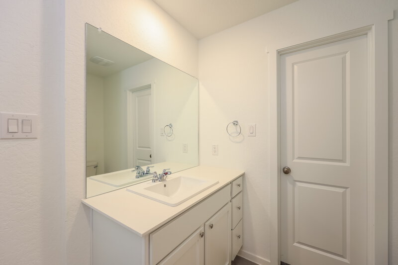 1,535/Mo, 433 Payton Pl Marion, TX 78124 Main Bathroom View