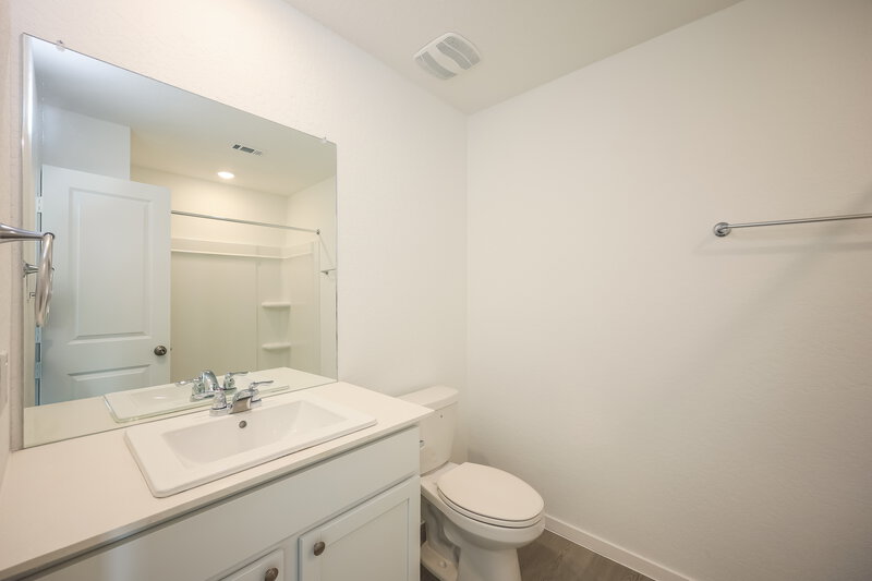 1,535/Mo, 433 Payton Pl Marion, TX 78124 Bathroom View
