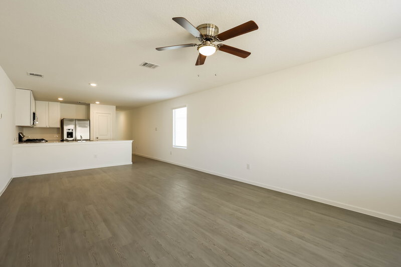 1,435/Mo, 437 Payton Pl Marion, TX 78124 Living Room View 2