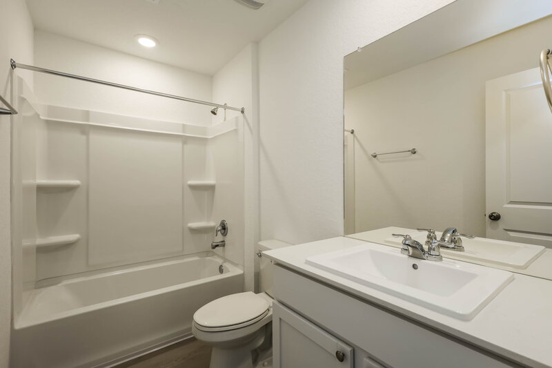 1,435/Mo, 437 Payton Pl Marion, TX 78124 Bathroom View