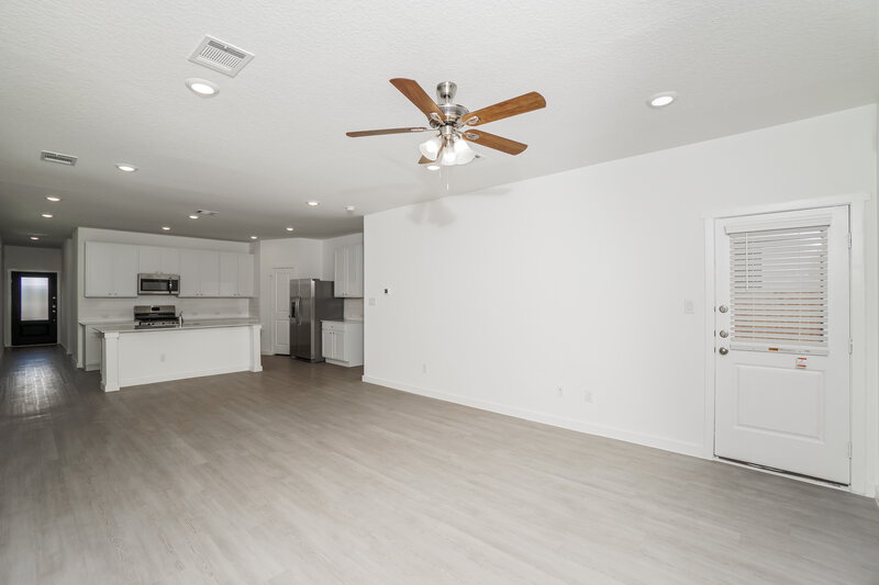 2,105/Mo, 606 Kayden Ct Marion, TX 78124 Living Room View 2