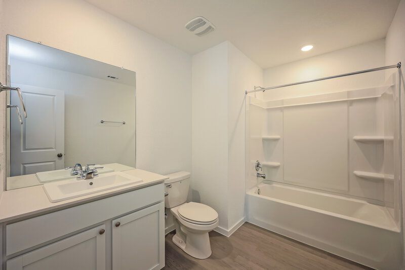 1,740/Mo, 425 Payton Pl Marion, TX 78124 Bathroom View