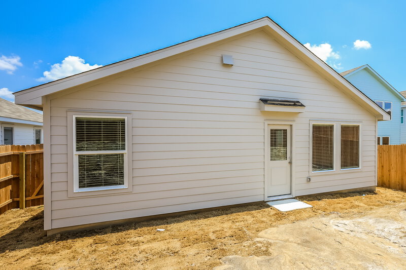 1,740/Mo, 425 Payton Pl Marion, TX 78124 Rear View