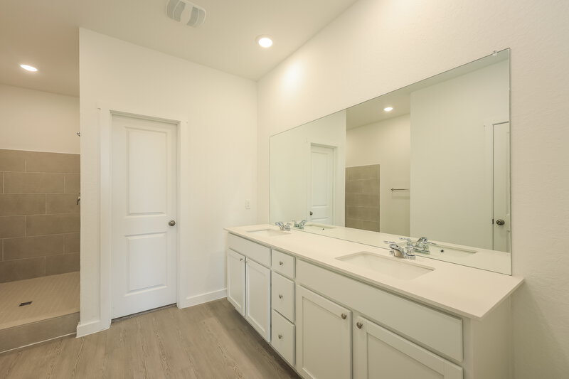 1,980/Mo, 530 Kayden Ct Marion, TX 78124 Main Bathroom View
