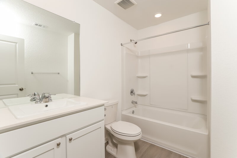 1,465/Mo, 15479 Jake Xing San Antonio, TX 78253 Bathroom View