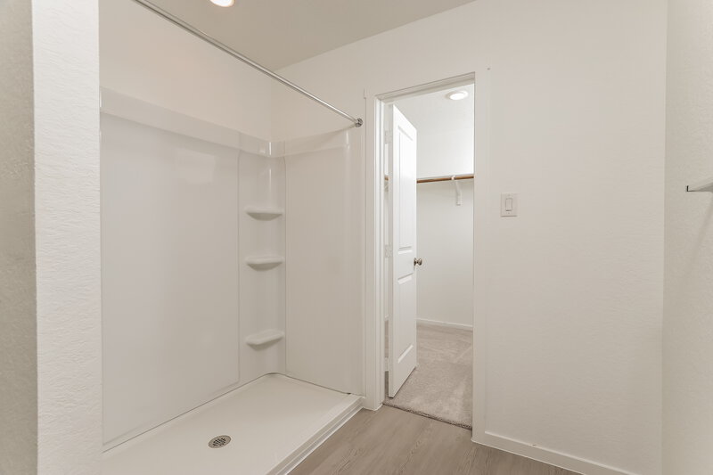 1,465/Mo, 15479 Jake Xing San Antonio, TX 78253 Bathroom View 2