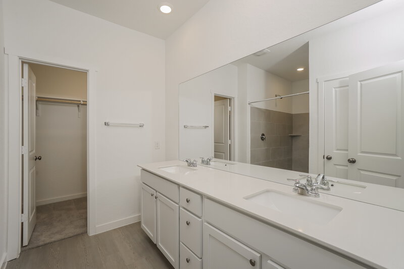 1,675/Mo, 610 Kayden Ct Marion, TX 78124 Main Bathroom View