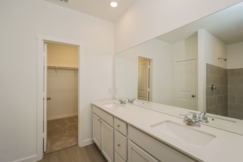 1,860/Mo, 538 Kayden Ct Marion, TX 78124 Main Bathroom View