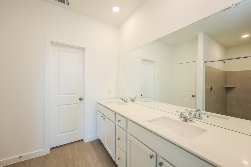 1,845/Mo, 526 Kayden Ct Marion, TX 78124 Main Bathroom View