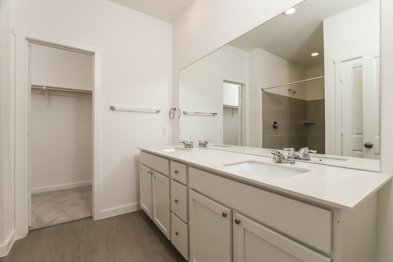 1,705/Mo, 518 Kayden Ct Marion, TX 78124 Main Bathroom View