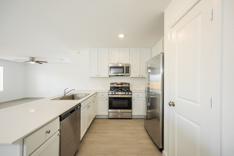 1,775/Mo, 11742 California Rose Converse, TX 78109 Kitchen View 2