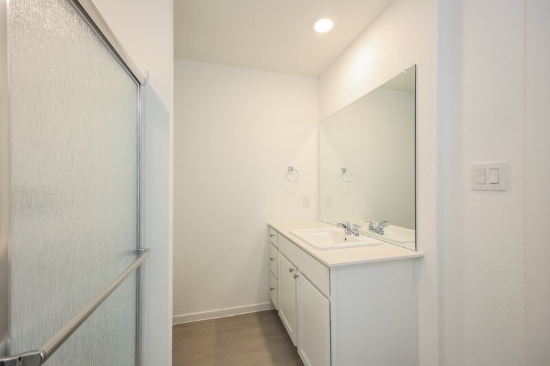 1,775/Mo, 11742 California Rose Converse, TX 78109 Main Bathroom View