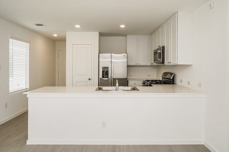 1,650/Mo, 11555 Field Briar Converse, TX 78109 Kitchen View 2