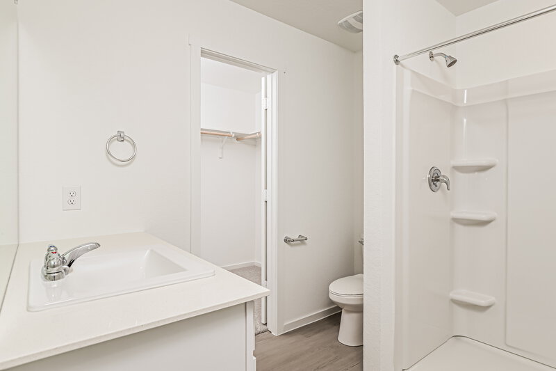 1,445/Mo, 11812 California Rose Converse, TX 78109 Main Bathroom View