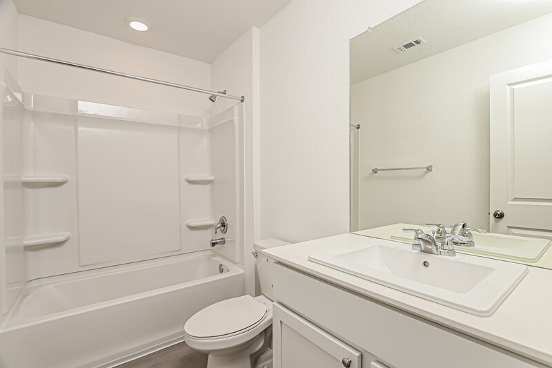 1,445/Mo, 11812 California Rose Converse, TX 78109 Bathroom View