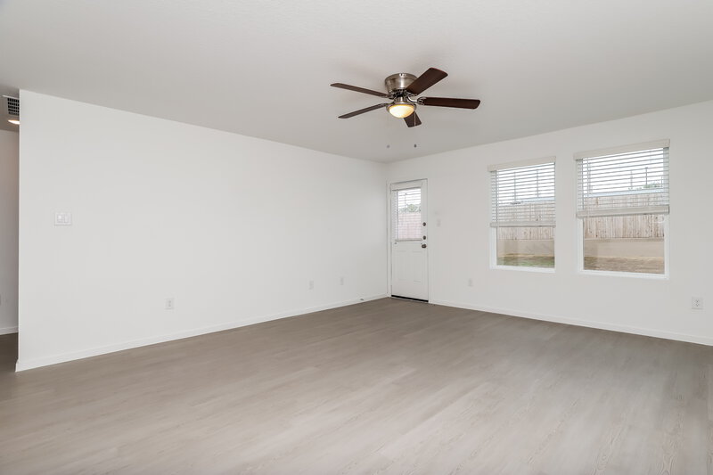 1,420/Mo, 15487 Jake Xing San Antonio, TX 78253 Living Room View 2