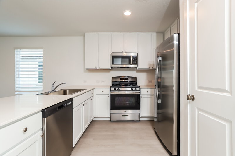 1,420/Mo, 15487 Jake Xing San Antonio, TX 78253 Kitchen View 2