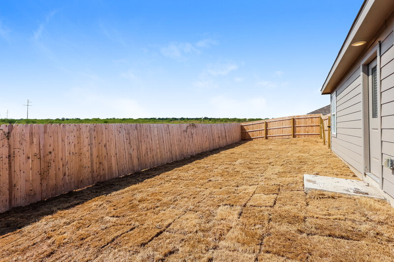 1,320/Mo, 533 Chevre Rd New Braunfels, TX 78130 Backyard View