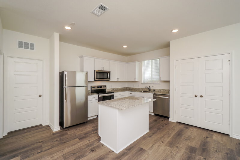1,870/Mo, 1637 Viola Ln New Braunfels, TX 78130 Kitchen View