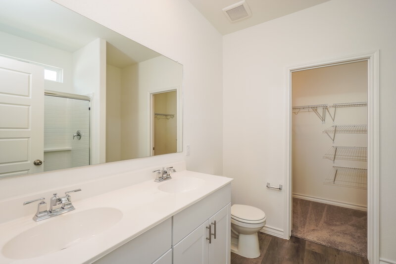1,870/Mo, 1637 Viola Ln New Braunfels, TX 78130 Main Bathroom View