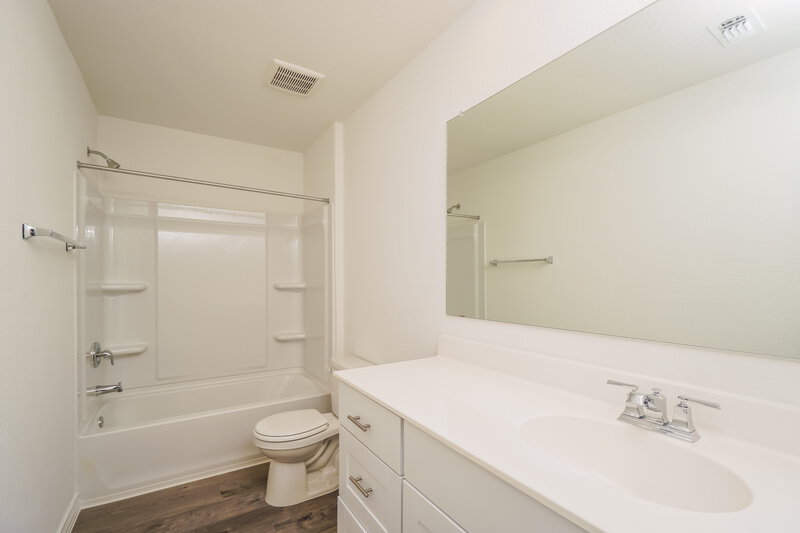 1,870/Mo, 1637 Viola Ln New Braunfels, TX 78130 Bathroom View