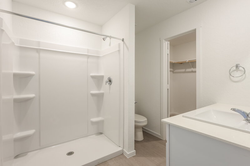 1,670/Mo, 1859 Musk Rose Converse, TX 78109 Main Bathroom View