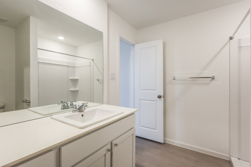 1,670/Mo, 1859 Musk Rose Converse, TX 78109 Main Bathroom View 3