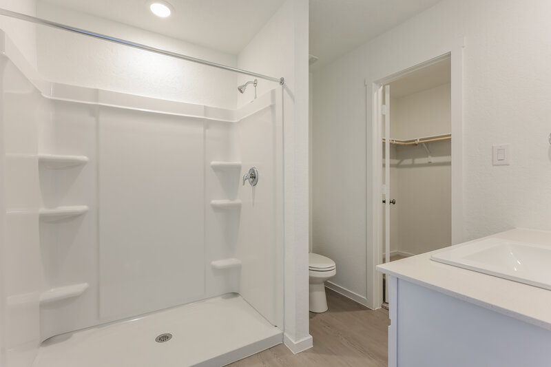 1,795/Mo, 1867 Musk Rose Converse, TX 78109 Main Bathroom View