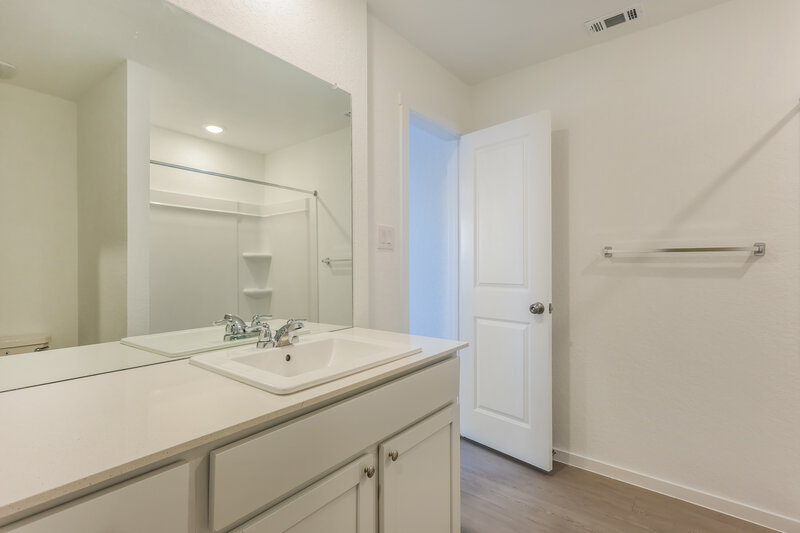 1,795/Mo, 1867 Musk Rose Converse, TX 78109 Main Bathroom View 2