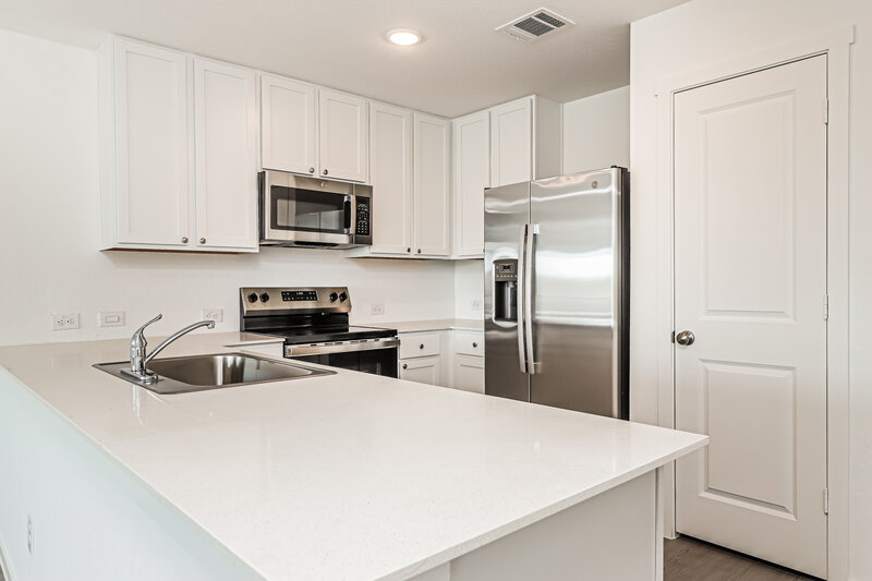 1,735/Mo, 517 Chevre Rd New Braunfels, TX 78130 Kitchen View 2