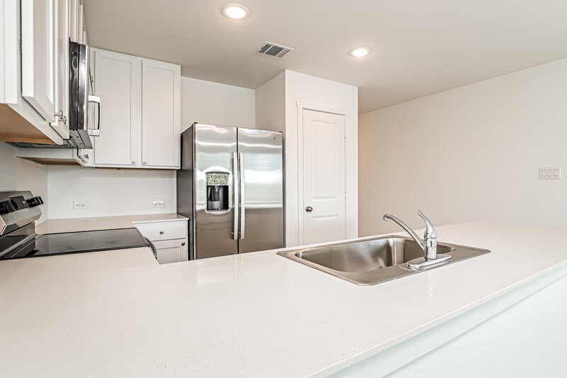 1,735/Mo, 517 Chevre Rd New Braunfels, TX 78130 Kitchen View 3