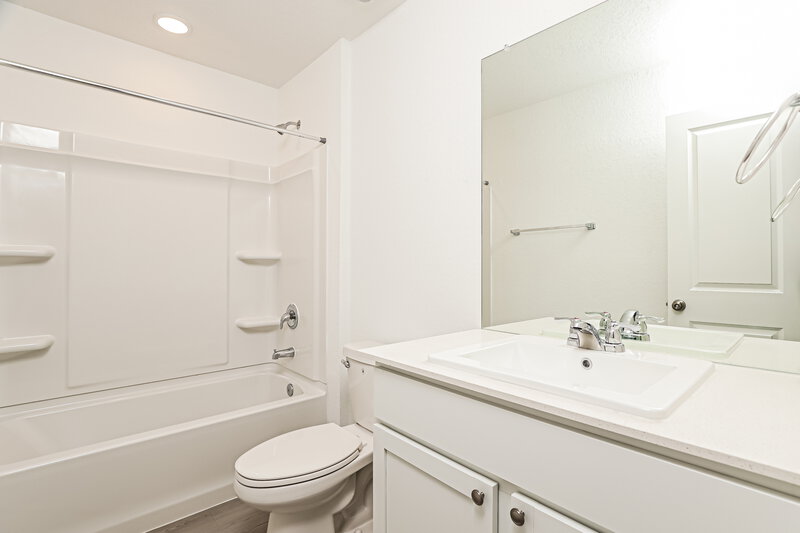 1,735/Mo, 517 Chevre Rd New Braunfels, TX 78130 Bathroom View