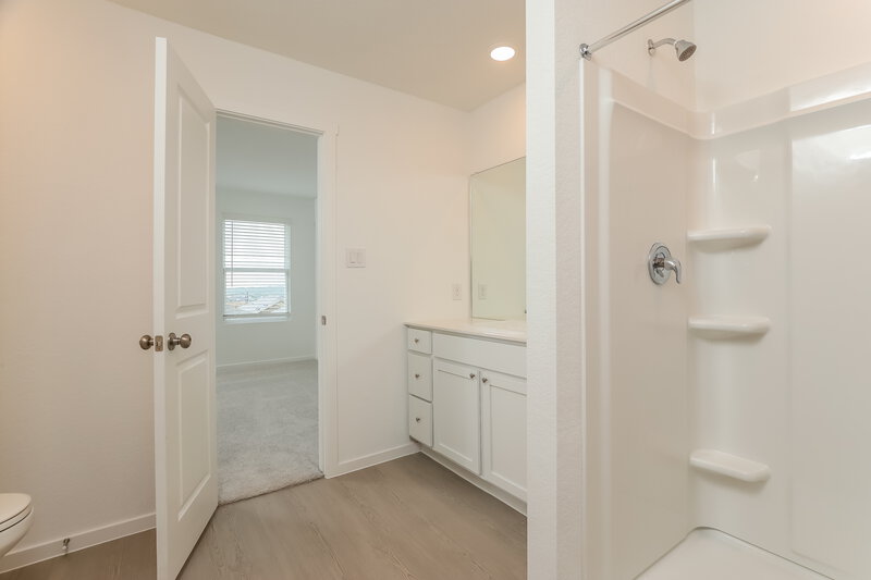 1,580/Mo, 15430 Jake Xing San Antonio, TX 78253 Main Bathroom View 2