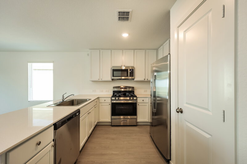 1,795/Mo, 15422 Jake Xing San Antonio, TX 78253 Kitchen View 3