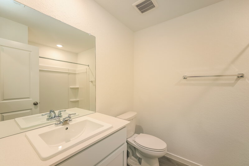 1,795/Mo, 15422 Jake Xing San Antonio, TX 78253 Bathroom View