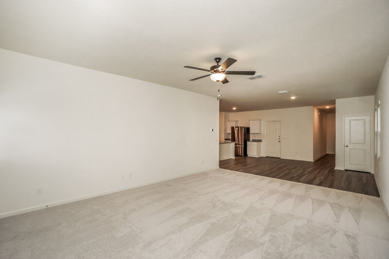 1,735/Mo, 5607 Finch Cyn Converse, TX 78109 Living Room View