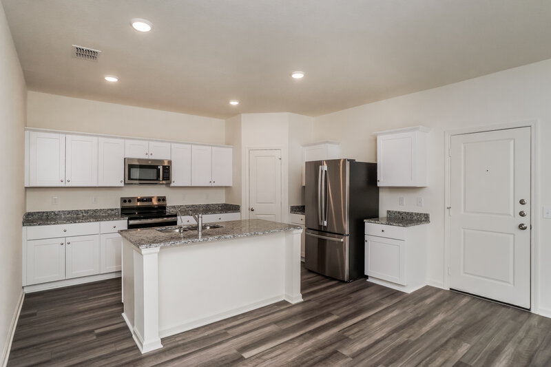 1,735/Mo, 5607 Finch Cyn Converse, TX 78109 Kitchen View