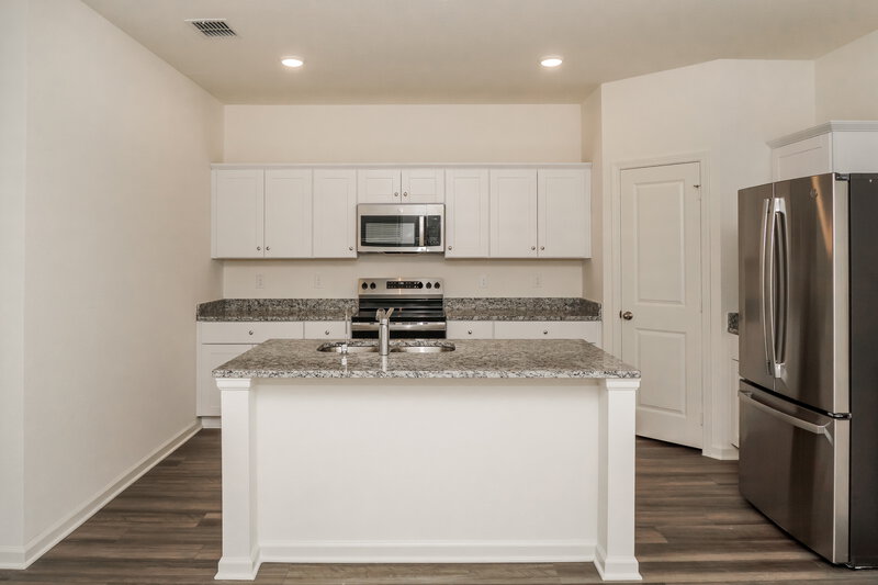 1,735/Mo, 5607 Finch Cyn Converse, TX 78109 Kitchen View 2