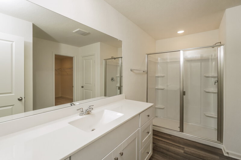1,735/Mo, 5607 Finch Cyn Converse, TX 78109 Main Bathroom View